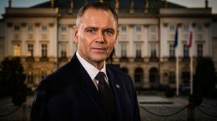 Rok Nawrockiego na Krakowskim Przedmieściu: sukcesy polityczne, wątpliwości co do interesu publicznego