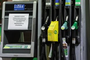 Tam paliwa zabrakło już wczoraj wieczorem. Kierowcy czekali na darmo