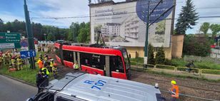 Wykolejenie tramwaju w Katowicach. Trzy osoby w szpitalu