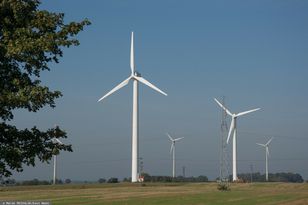Kiedy wiatraki produkują najwięcej prądu? Nieoczywista odpowiedź