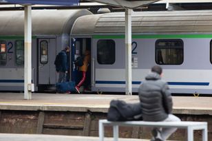 Więcej patroli na kolei po dywersji. Pasażerowie o ostrożności