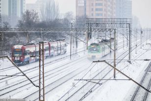 Warszawa: utrudnienia w kursowaniu pociągów