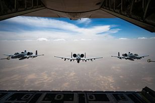 USA zaatakowały 140 celów wojskowych Iranu; Iran zamknął Cieśninę Ormuz