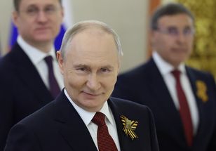 Lecą na "Davos Putina". Tak Kreml miesza w Niemczech