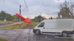 Wjechał pod pociąg. Jest nagranie z kabiny maszynisty