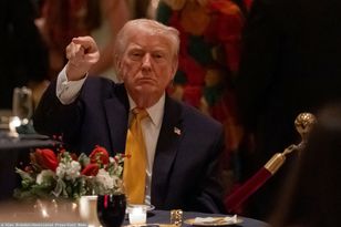 Trump wesołe życzenia: atakuje lewicę