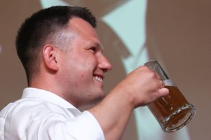 Zawiły plan Mentzena. Nowa Nadzieja chce zmienić nazwę