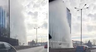 Awaria sieci ciepłowniczej w Krakowie. Słup pary wyższy od budynków