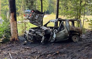 Tragiczny wypadek na Mazurach. Mężczyzna spłonął w aucie