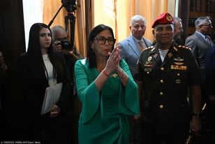 Wenezuela ma tymczasową prezydent. Rodriguez obejmuje stery