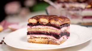 Tiramisu z jagodami — letnia wersja klasycznego deseru