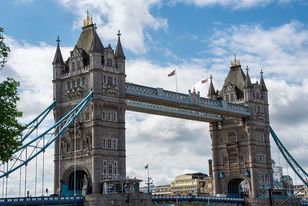 Tower Bridge pokryty folią blokującą 96% promieniowania UV
