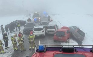 Karambol z udziałem sześciu aut w Małopolsce. Jedna osoba ranna