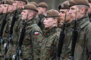 Kwalifikacja wojskowa dla kobiet? Ten sondaż mówi wszystko