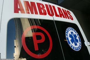 Wypadek pod Siedlcami. Kierowca zakleszczony w aucie