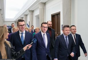 Spór w PiS: czy trzy osoby z otoczenia Morawieckiego odeszły z Rozwoju Plus?