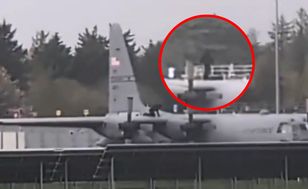 Zaatakował siekierą samolot USA na lotnisku w Irlandii. Krążą nagrania