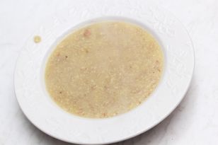 Neurologists recommend oatmeal with toppings as brain fuel