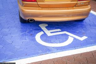 Więcej osób skorzysta z kart parkingowych. Jest projekt zmian