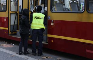 Tragedia na trasie do Wilanowa. 36-letni mężczyzna wpadł pod tramwaj