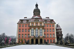 Tajemnice Zamku Książ: Od rezydencji Hochbergów po mroczny "Projekt Riese"