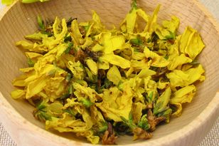 Zamiast wstawiać do wazonu, zrób napar. Pomoże przetrwać sezon alergii i wyreguluje cukier