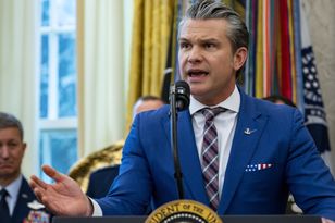 Pentagon "bardziej niż gotowy". Hegseth naciska na Iran