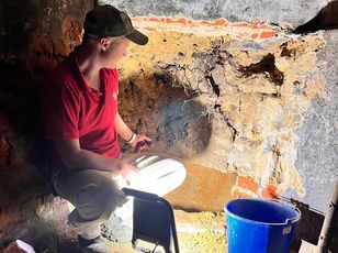 Poszukiwacz skarbów odkrył zamaskowany tunel pod kościołem w Dusznikach-Zdroju