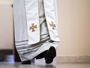 Włamanie na plebanię. Duchowny zaatakowany gazem