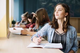 Nie musisz wybierać między karierą a rozwojem! Studia w WSKZ dopasowane do Twojego grafiku