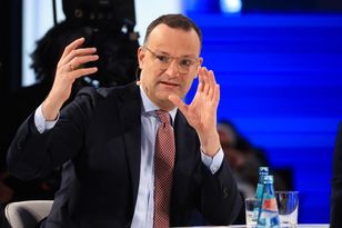 Jens Spahn rezygnuje z przywództwa frakcji CDU/CSU po skandalu z surogatką