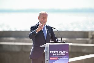 "Nie chcemy już bitew". Tusk w dzień Święta Wojska Polskiego