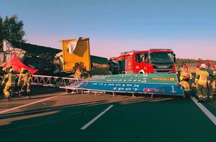 Motorway A1 blocked near Żory after lorry overturns and damages gantry