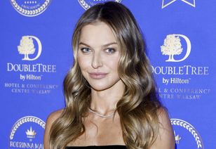 Anna Lewandowska shows off her summer manicure in line with 2026 nail trends