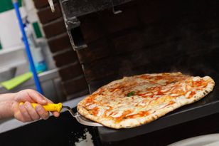 Próbowała oszukać pizzerię. Sprawa trafiła na policję