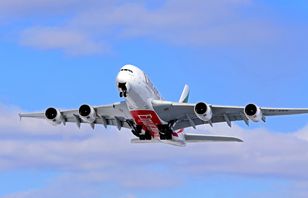 Pilne kontrole 16 Airbusów A380. Niepokojące pęknięcia w skrzydłach