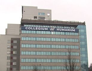 Bez egzaminu, opłata za rezygnację. Collegium Humanum z zarzutami