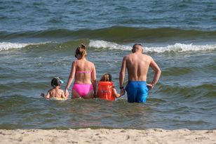 Naked children on the beach pose real risk, psychologist warns