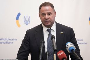 Jermak zrezygnował ze stanowiska. Zapowiedział wyjazd na front