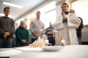 Zmierzch tradycyjnej kolędy. Polacy chcą rewolucji w relacjach z księdzem