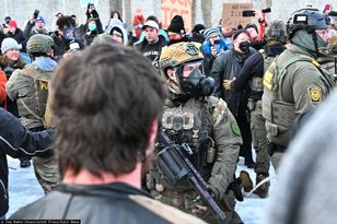 ICE zastrzelił kobietę w Minneapolis: protesty w gorącej atmosferze