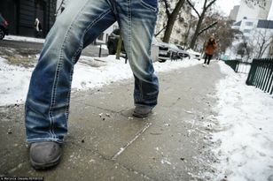 Ofiara gołoledzi. 70-latek nie żyje po upadku na chodniku