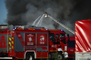 Pożar w ładowni masowca przy nabrzeżu w Gdańsku — 17 zastępów straży