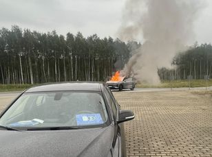 Auto stanęło w ogniu. Kontrola drogowa zamieniła się w akcję ratunkową