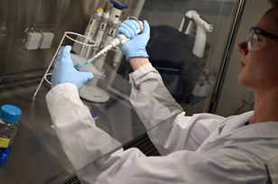 Szczepionka mRNA przeciw czerniakowi wydłuża przeżycie bez nawrotu