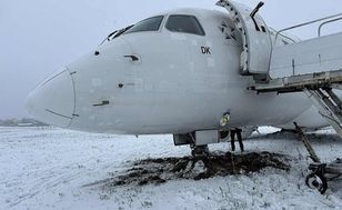 Samolot LOT wypadł z pasa. Pasażer: wpadliśmy w poślizg