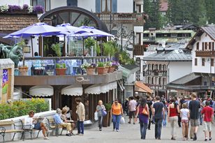 Cortina d'Ampezzo bans eating on steps and skimpy dress from mid-August