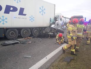 Groźny wypadek na ważnej trasie pod Warszawą. Lądował śmigłowiec LPR