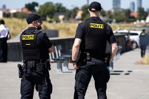 Chcieli zrobić "zabawne zdjęcia" w Szwecji. smerfy zostali oskarżeni