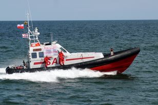 Chory z promu ewakuowany z "Bryzy" mimo sztormu na Bałtyku